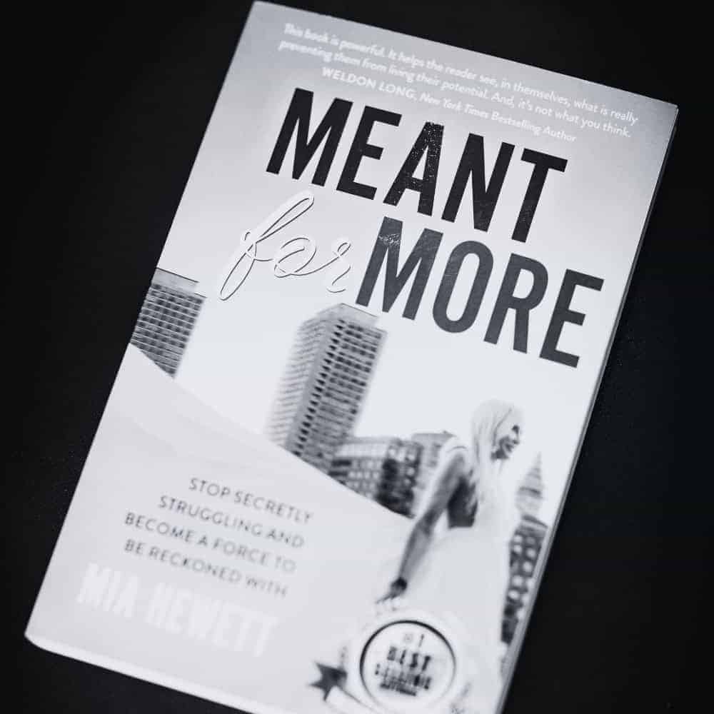 Motivational book cover designed by Mia Hewett, urban cityscape background, empowering message about overcoming struggles and becoming a force to be reckoned with, black and white modern aesthetic.